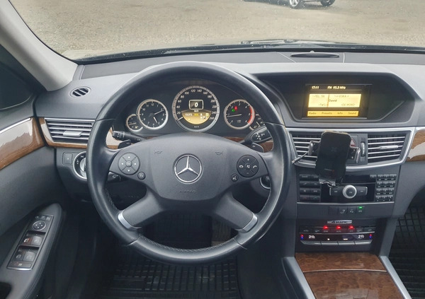 Mercedes-Benz Klasa E cena 52500 przebieg: 252000, rok produkcji 2012 z Włodawa małe 562